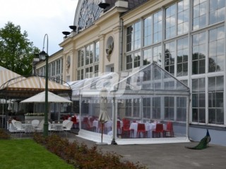 Namioty z transparentnymi ścianami przed restauracją Belvedere - fot.3