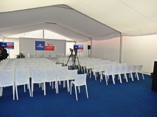 Namiot eventowy na event marki Adamed - wnętrze hali fot.4