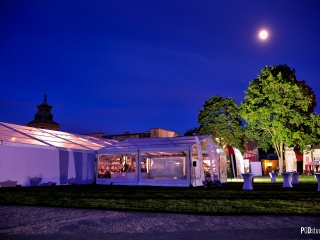 Podświetlony namiot eventowy RAJT nocą - fot.3