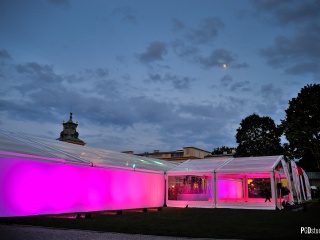 Podświetlony namiot eventowy RAJT nocą - fot.2