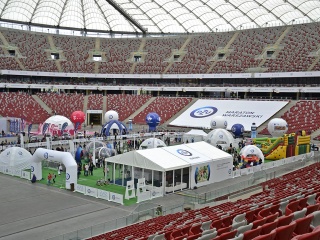 Event PZU Maraton Warszawski na stadionie narodowym w Warszawie, w hali namiotowej RAJT