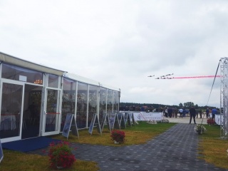 Hala namiotowa z pleksi na event 100-lecie lotnictwa wojskowego AirSHOW 2018 - fot.2